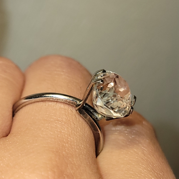 Gorgeous 6 Carat White Zircon - Picture 11 of 17